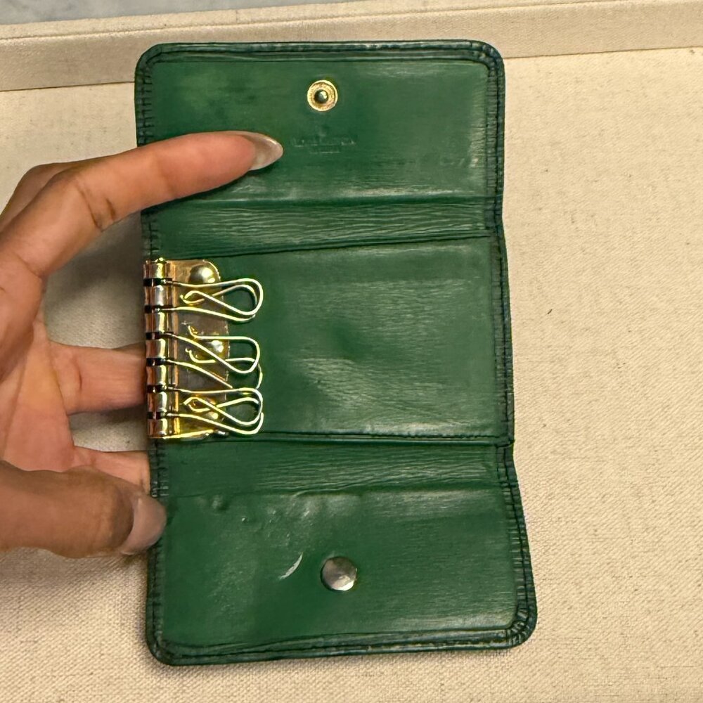 Louis Vuitton Epi 6 Key Holder - Picture 5 of 12